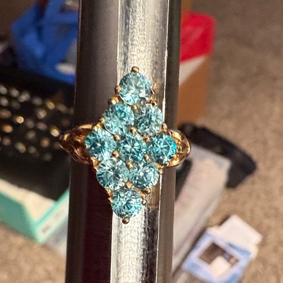 Vintage Blue Zircon Cluster Ring In 10K Solid Yellow Gold - Picture 4 of 8